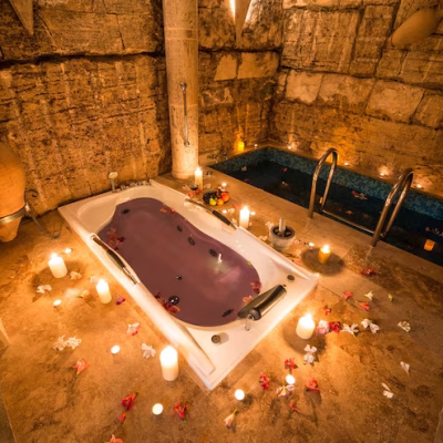 beautiful-shot-ancient-room-design-with-bathtub-small-indoor-pool_181624-21679